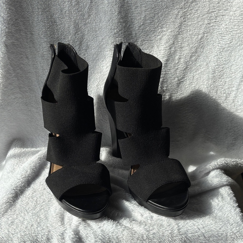 Elegant Black Women's Heels- Report